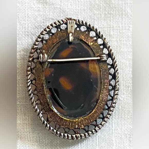 VTG Amber / Tigers-Eye Cut Glass Cameo Woman Facing Left 2.25”L - Picture 2 of 7